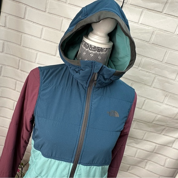The North Face ColorBlock Jacket - Picture 4 of 12